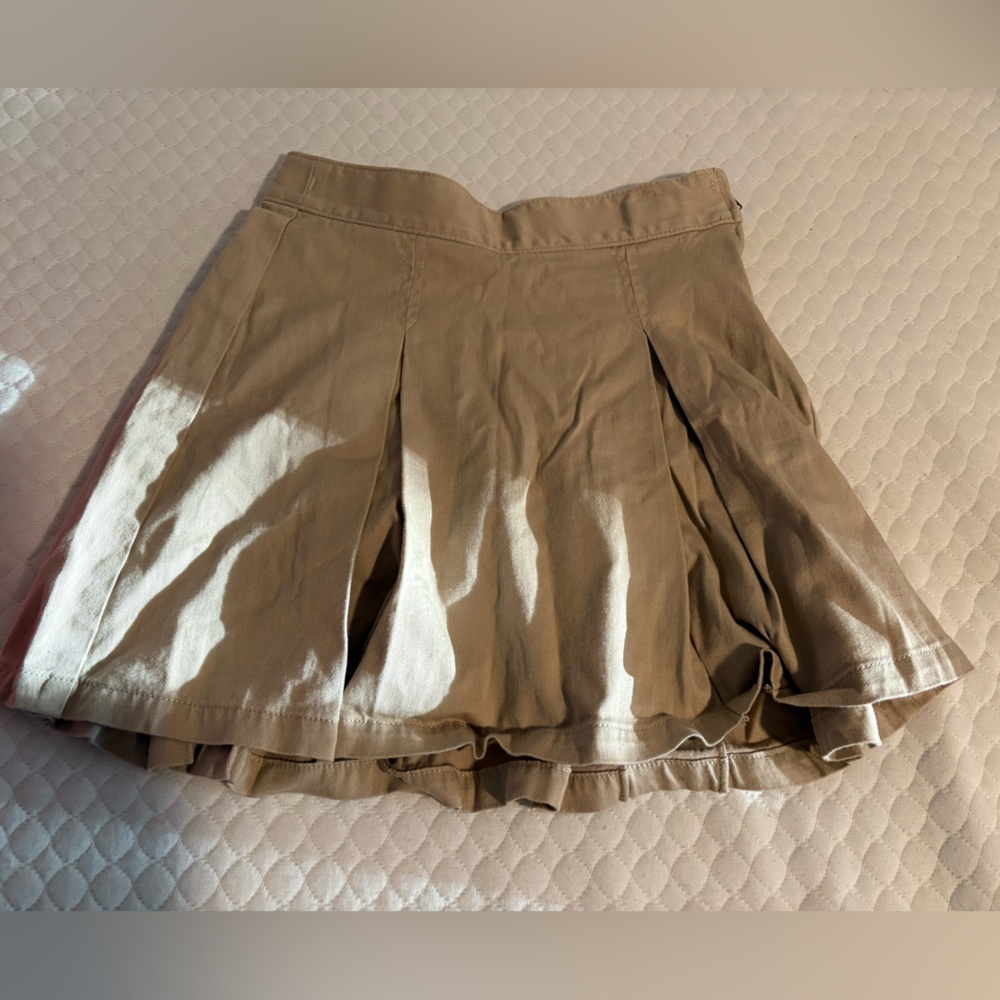 Gap Kids khaki uniform skort. Zipper side. Girls 12 reg (more like 8/10 IMO)